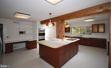 13 Cold Spring Ct, Potomac, MD 20854 - photo 7