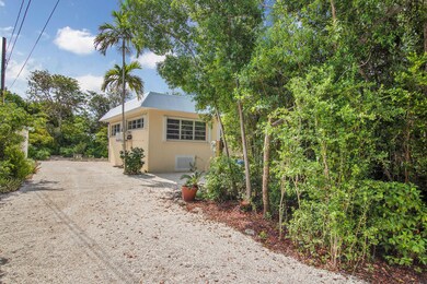 Driveway entry 1
