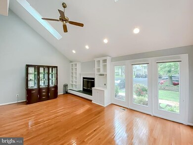 10056 Beacon Pond Ln, Burke, VA 22015 - photo 3