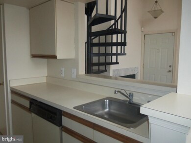 921 Westhaven Dr unit 303, Bowie, MD 20721 - photo 2