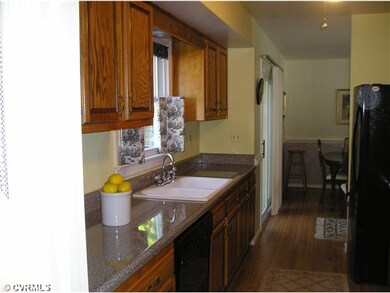Kitchen - Great Kitchen w/window overlooking deck 