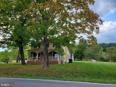 913 Apple Harvest Dr, Hedgesville, WV 25427 - photo 2