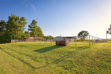 105 Falcon Rd, Elk City, OK 73644 - photo 5