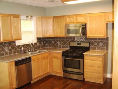 1203 Reid St, Houston, TX 77022 - photo 7