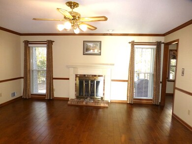 GREATROOM W/WOOD BURNING FP