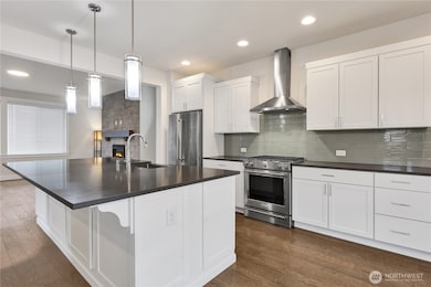 Beautiful kitchen with new microwave!