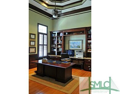 Studio/Study/Office. This gentleman s study is loc