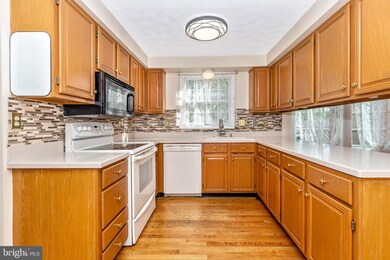 10713 Autumn Leaf Place, Germantown, MD 20876 - photo 3