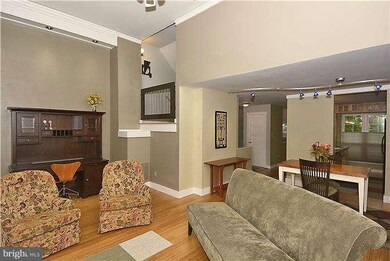 8322 Linden Oaks Ct, Lorton, VA 22079 - photo 4