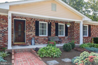 1101 Canterbury Ct, Sykesville, MD 21784 - photo 2