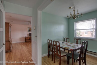 Eat-In-Kitchen