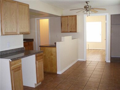 Dining area w/ ceiling fan