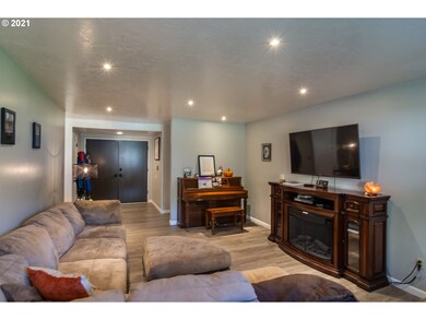 1339 3rd Ct, Sutherlin, OR 97479 - photo 4