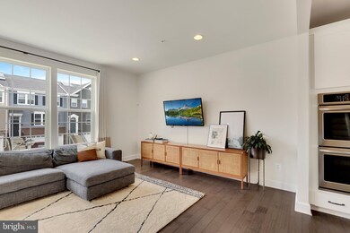 6920 Stansbury Ln, Landover, MD 20785 - photo 2