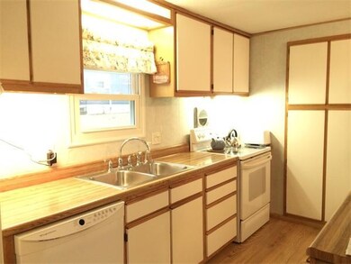 27 1st Ave, Westfield, MA 01085 - photo 5