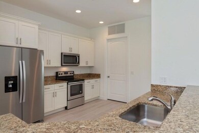 05_17519tangerineblvd_5_Kitchen_LowRes