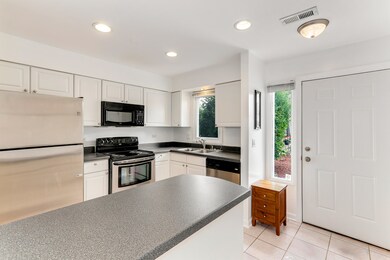 1643 Cove Ct unit 3, Naperville, IL 60565 - photo 3