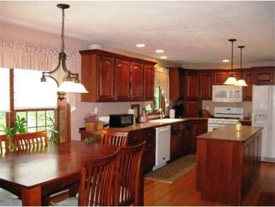 28 Gallair Cir, Holden, MA 01520 - photo 3