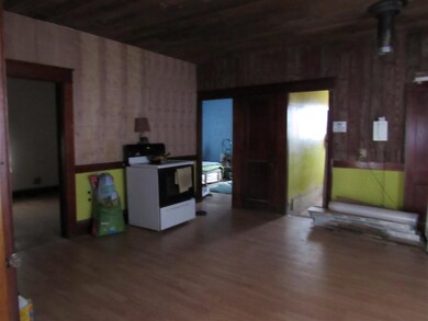 569 Rockingham St, Berlin, NH 03570 - photo 3