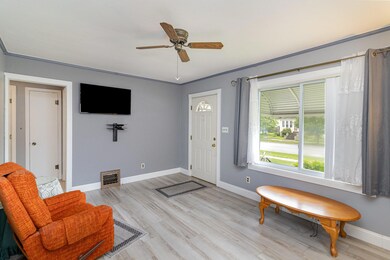 137 N Raymond St, Griffith, IN 46319 - photo 4