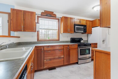 33 Gove Rd, Weare, NH 03281 - photo 6