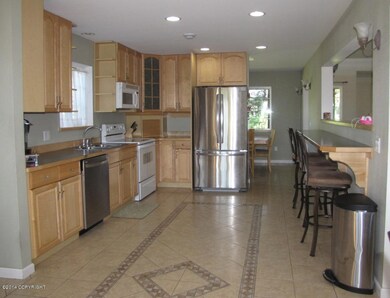REALLY workable kitchen&breakfast bar