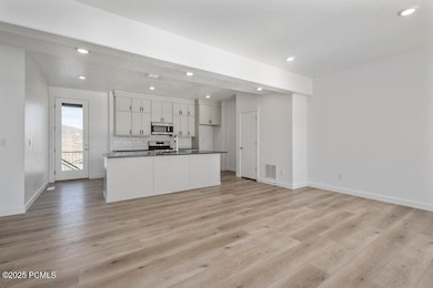 008_garbett_homes-7_697MLS
