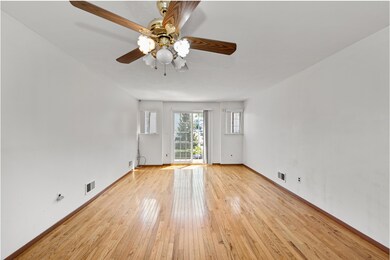 160 Long Pond Ln, Staten Island, NY 10304 - photo 3