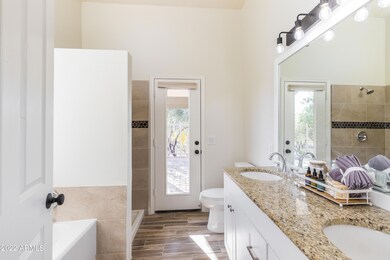 4601 E Sands Dr-masterbath