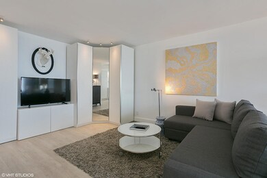 07 Family Room