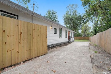 306 Neyland St, Houston, TX 77022 - photo 2