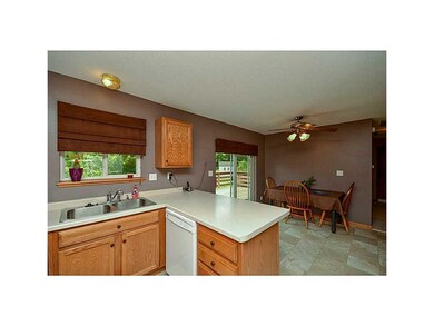 Eat-in Kitchen. New dishwasher in past few weeks.