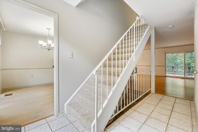 10813 Deborah Dr, Potomac, MD 20854 - photo 5