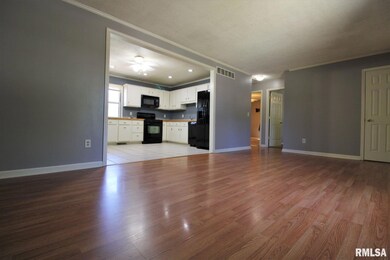 3204 W 43rd St, Davenport, IA 52806 - photo 2