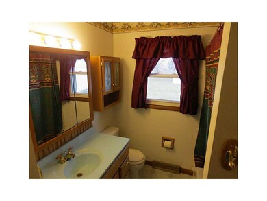 Bathroom. Full bath on main level