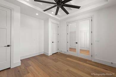 18-web-or-mls-3415 E Clara Lane-38