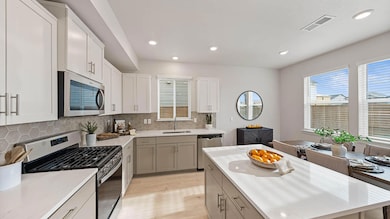 004 kitchen