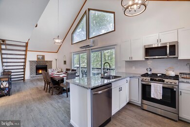 6323 Ventnor Dr, Tobyhanna, PA 18466 - photo 3