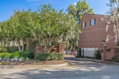 2 895 Ribaut Road