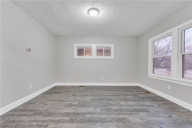 3353 Berkeley Rd, Cleveland, OH 44118 - photo 5