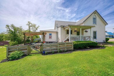 200 N Walnut St (18)