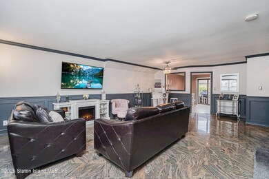 816 Sinclair Ave, Staten Island, NY 10309 - photo 3