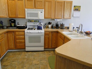 11371 SHC full kitchen.JPG