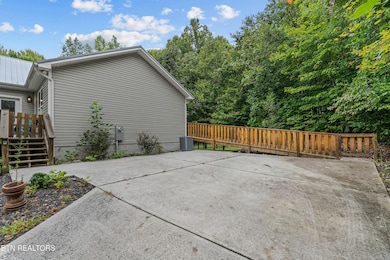 3851-mistletoe-loop-4