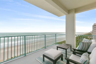 Spacious balcony to watch beach life!