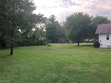 5516 E Lake Rd, Sheffield Lake, OH 44054 - photo 6