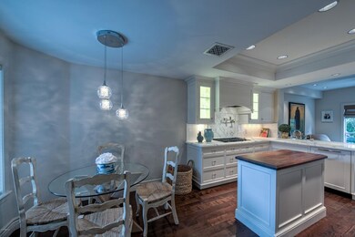 Casual Dining and Kitchen
