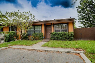 10181 E Cypress Ct, Pembroke Pines, FL 33026 - photo 2