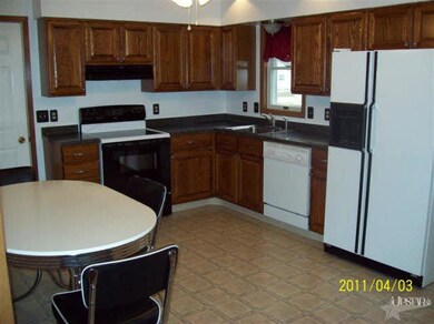 147 E Parkway Dr, Warren, IN 46792 - photo 2