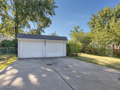 30124 Phillips Ave, Wickliffe, OH 44092 - photo 2